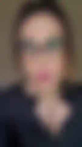 Isso não é um pau, é um clitinho de homem patético com pele sobrando. Adoro lembrar homens como você do quão patético é o seu pauinho minúsculo e te humilhar completamente por esse clitinho de homem patético com pele sobrando. Sph brutal de uma humiliatrix. Dominação psicológica. Humilhação.