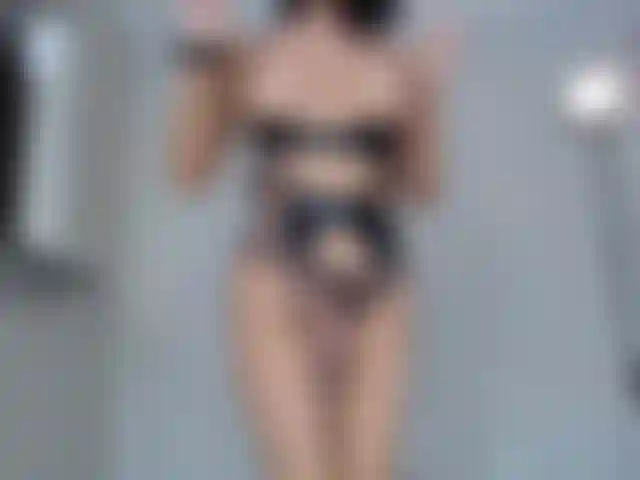 Modelando e exibindo todo o meu corpo em exclusivo <3.