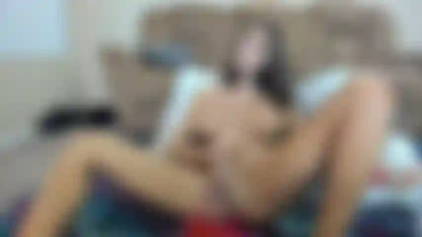 Acariciando em minha nova fantasia de gatinha.