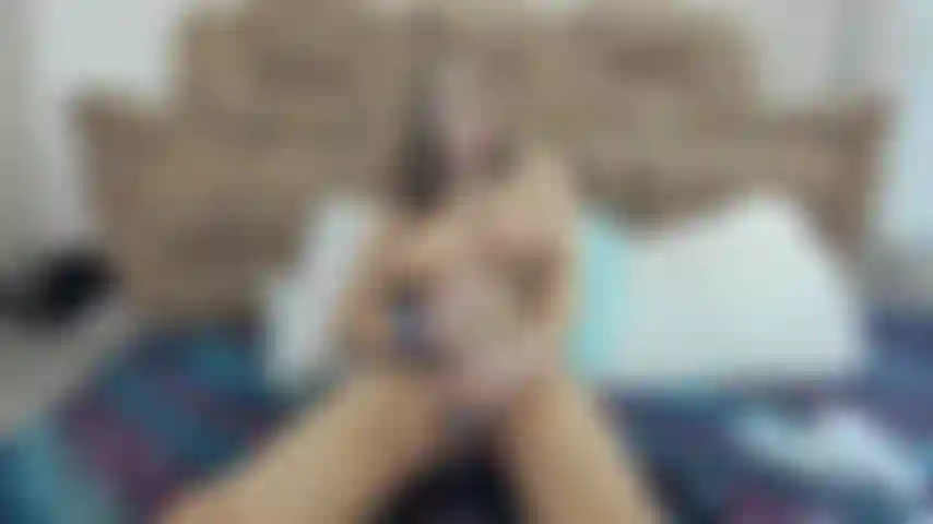 Batendo muito forte na minha carne.