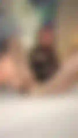 Pés sensuais em meia arrastão (+pernas e bunda).