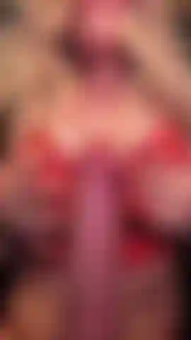 Que gosta de provocar com vibrador e conversa suja.