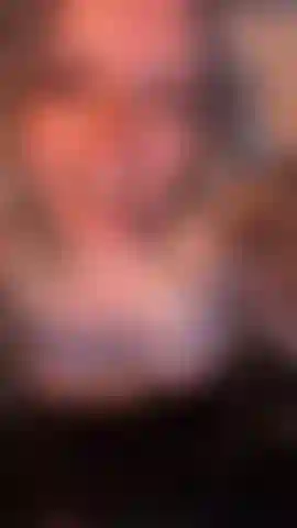 Bratty subby [de joelhos} implorando por sua porra (topless).