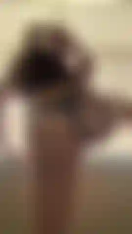 Mexa essa bunda com uma tanga sexy de algodão verde.