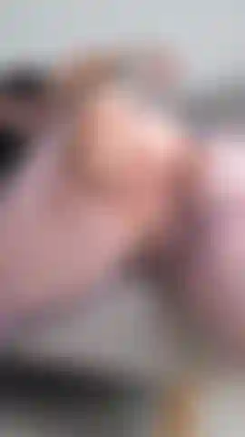 Uma bunda enorme e gorda para você comer.