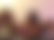 Jovem adolescente de ébano esguicha enquanto se masturba.