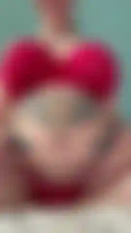 Pouco mais de dois minutos de brincadeiras com a barriga... Os primeiros 30 segundos com sutiã e depois sem! Barriga balançando e barriga caindo...