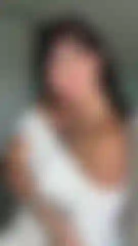 Provocando você e brincando quente com esguicho.