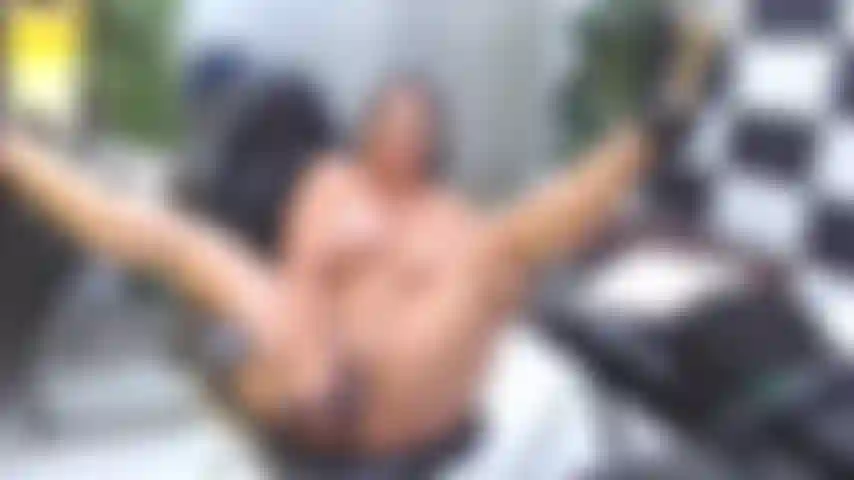 Adoro brincar comigo mesma.