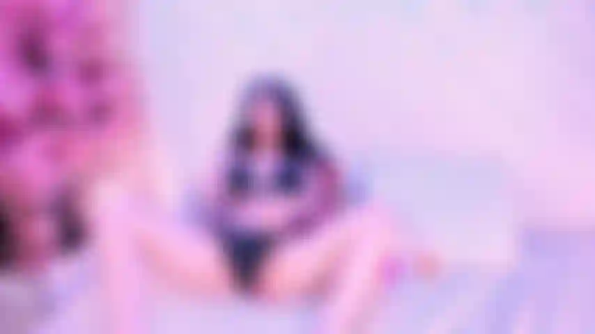 reaching a rich orgasm while I fuck my pussy without mercy