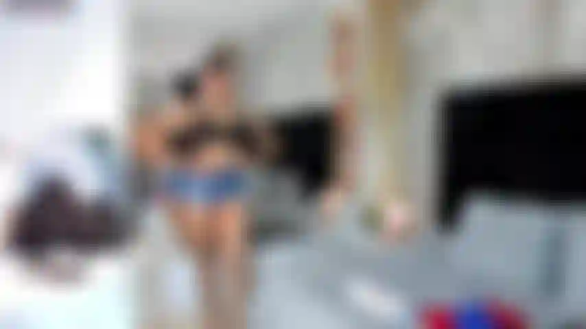 Várias peças de roupa marcam a minha silhueta.