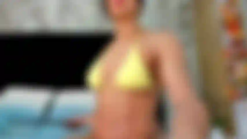 Lambe e esfrega esse clitóris duro.