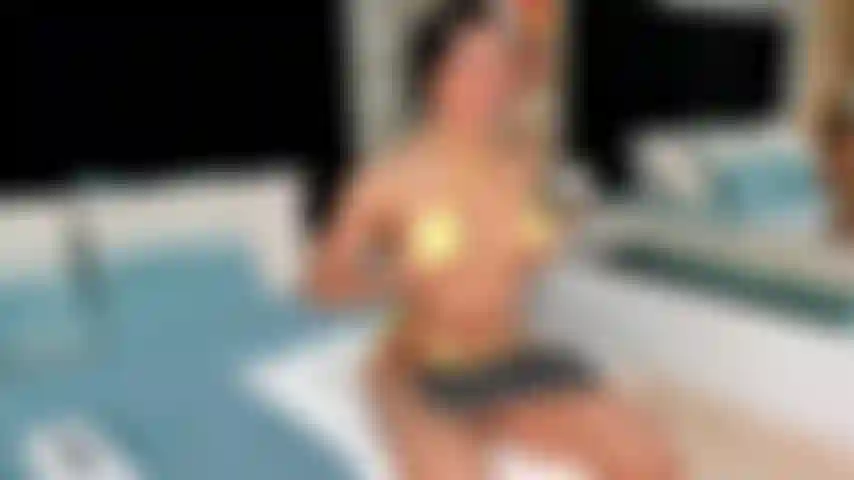 Minha bunda feita no seu tamanho e língua.