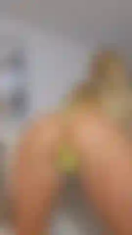 Sempre penso na bunda e adoro isso.