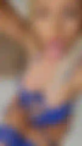 Estou me sentindo tão excitada esta noite. Venha brincar comigo.