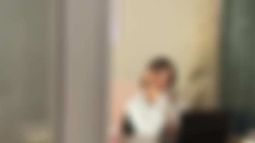 Meu chefe me pegou tocando minha buceta no escritório.