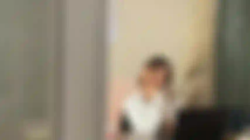 Meu chefe me pegou tocando minha buceta no escritório.