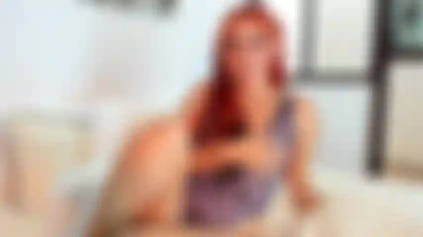 Brinco com minha bucetinha molhada e doce.