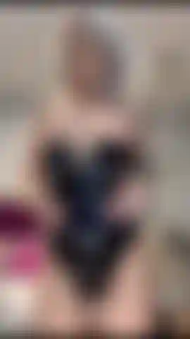 Peitos cremosos e bj despojados com creme.