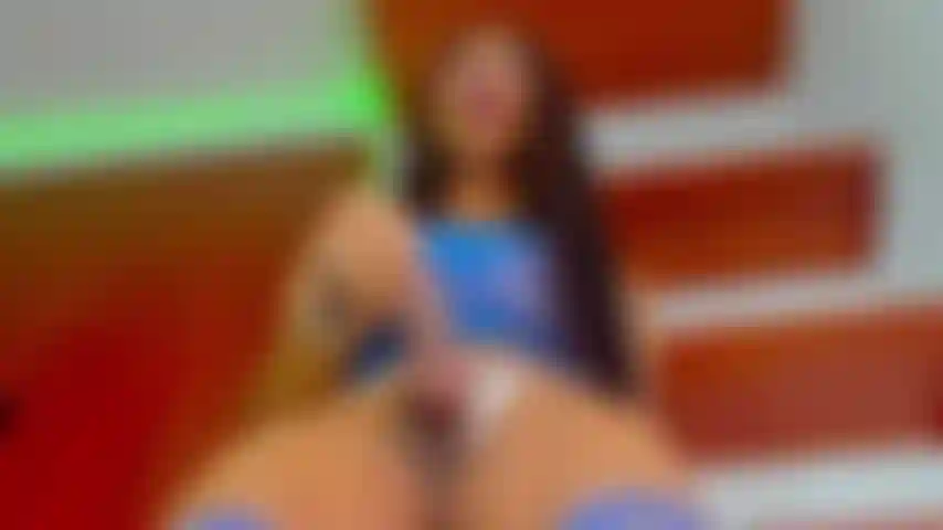 Gozo enquanto você me olha de baixo como se estivesse ajoelhado diante de mim.