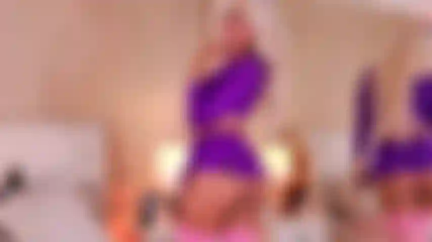 Daphne tem um novo mistério para você. Quer descobri-lo? Envolve uma buceta molhada e seios que saltam ao ritmo do seu foda #cosplay.