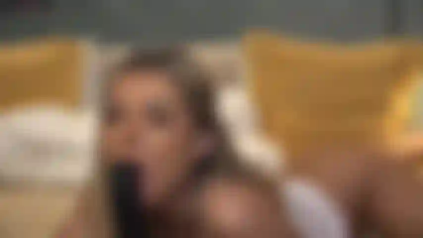 Preparando um bbc com meus lábios macios para uma boa foda.