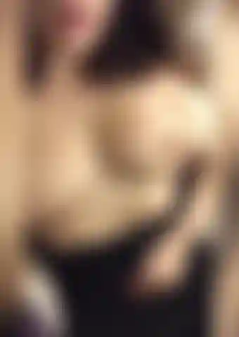 Tocando minha buceta apertada para você antes de fodermos.