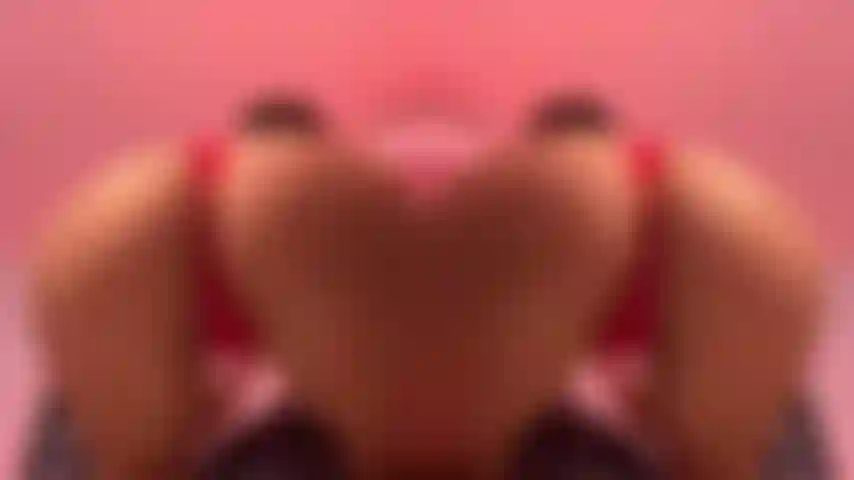 Pov fazendo meu treino de agachamento no seu rosto sem calcinha.