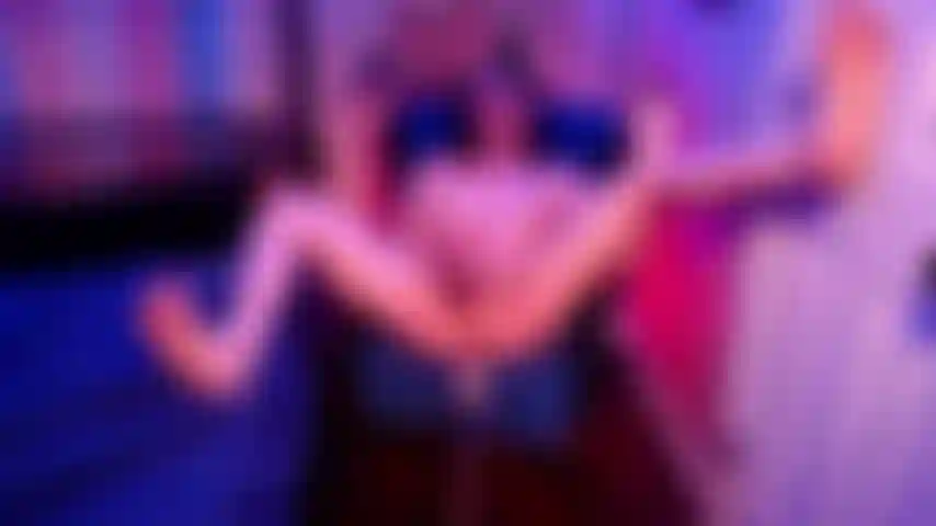 Fodida ali na cadeira.