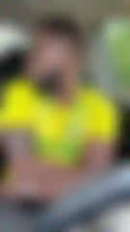 Cum jogo no meu carro comigo.