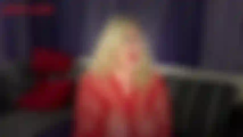 Sedução findom com robe vermelho - você é obcecado pela deusa jackie e hoje ela está te abençoando com sua atenção. Você vai retribuir dando a ela o seu contracheque. É isso, esse é o vídeo. Pague logo, perdedor!