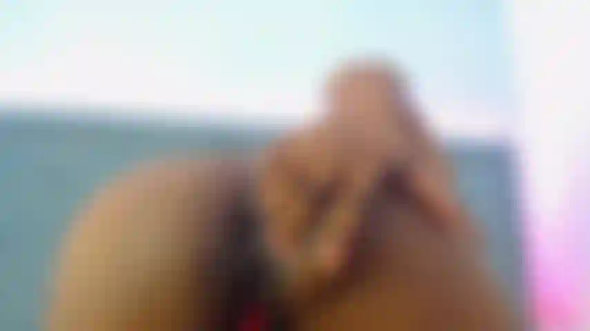 Mostro o cu e fode a bucetinha.