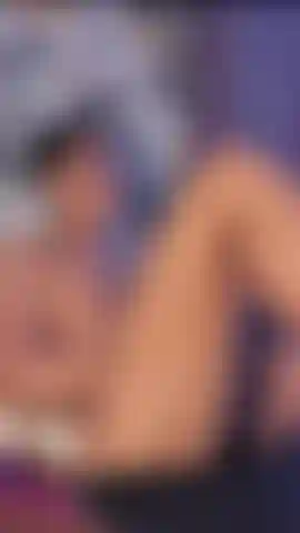 Aproveitando um momento na cama assistindo tv, vai me acompanhar?Aproveitando um momento na cama assistindo tv, vai me acompanhar?