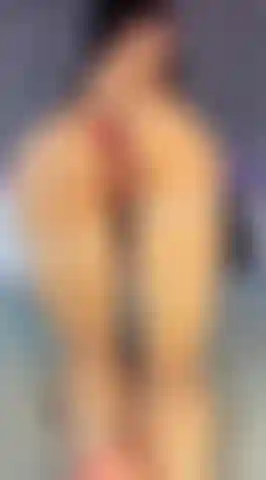 Sexy twerk nua com meu plug anal na posição.