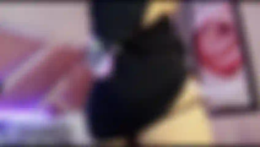 Striptease excitante+ dança sensual nua + tapa na bunda.