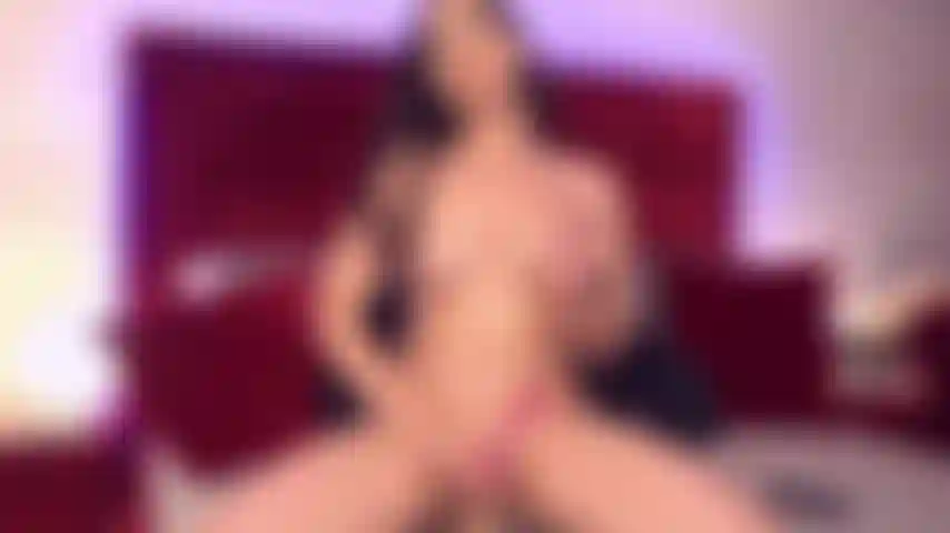 Cavalgando você com paixão, enquanto sinto seus toques no meu clitóris.