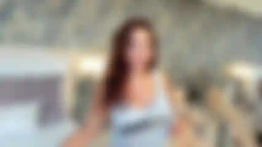 Quero que você chupe meus peitos enormes do jeito que só você sabe fazer—o que você está esperando?