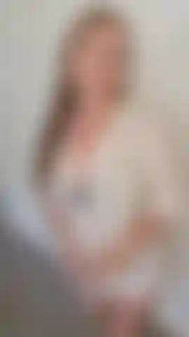 Botão de camisa estourando, brincadeira de peitinho._2024.