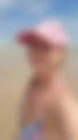 Um dia de aventura e risco na praia. 2024.