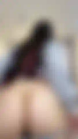 Minha bunda doce nua?