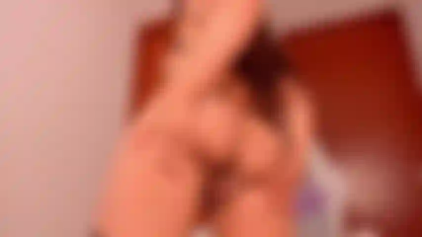 Adoro abrir minha bunda para você e deixar minha buceta bem molhadinha... Fazendo ela gemer a cada vez que enfio meus dedos dentro.