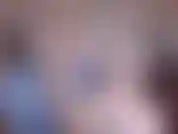 Já é tarde e a deusajenn acaba de chegar a casa depois de um longo dia no escritório, ela senta-se com a sua blusa de botão com os seus óculos sensuais e batom vermelho brilhante.