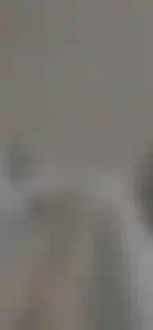 Pingando dos meus pés.