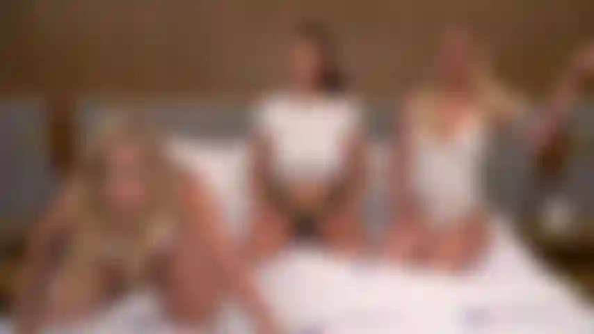 Tatuagens e seios - kali roses, bella rolland, brooke banner estão fazendo uns aos outros gozar com algumas habilidades épicas de lamber bucetas ao vivo na tv jerkmate.