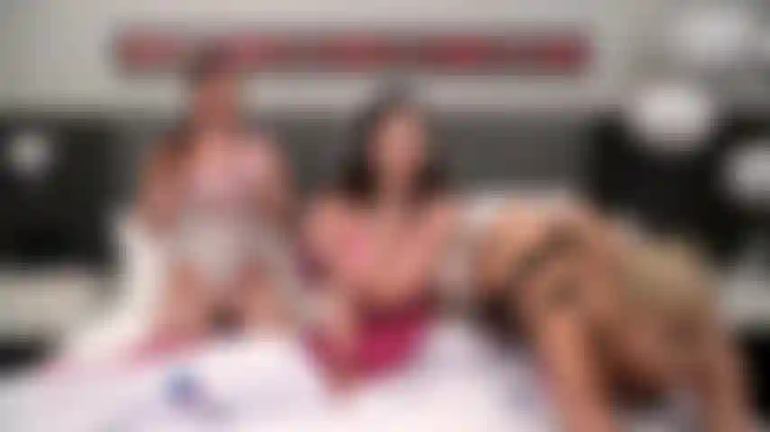 Pawg - milf quente ryan keely em um trio ao vivo com alyx star e alison ray.