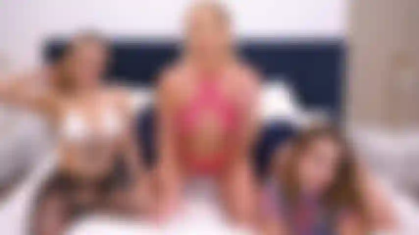 3 Gatas gostosas têm o melhor trio só de garotas na câmera ao vivo.