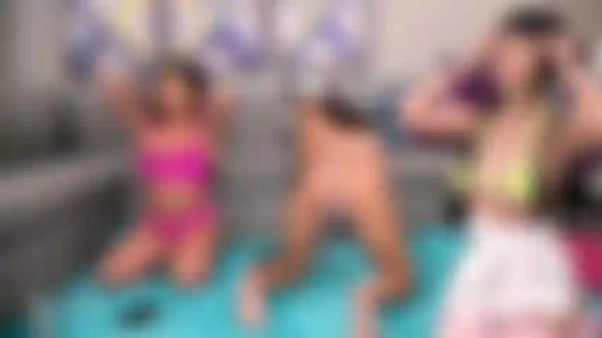 Fant-asia - marica hase é uma profissional com o strap-on na noite asiática ao vivo com yumi sin e morgan lee.