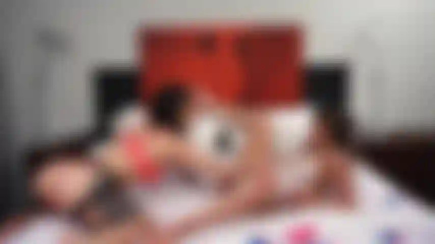 Maddy pode e kylie rocket se divertir montando strap-on e comendo a buceta uma da outra no show de webcam ao vivo.