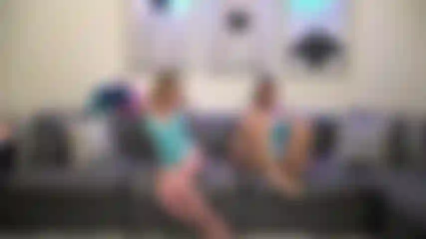 Bunny play - bella rolland e paris white cum juntas enquanto se masturbam uma com a outra.