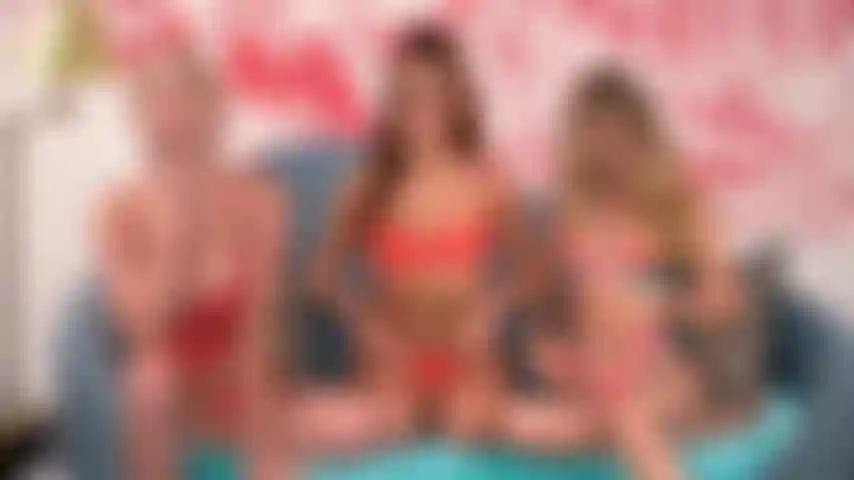 Deixe o papai orgulhoso - uma lambida gostosa louca e um trio lésbico sentado no rosto com vanna bardot, haley reed, skye blue.